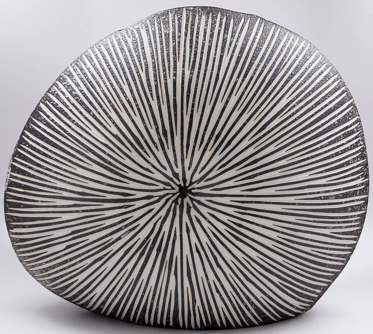 1011W16 DIVA ROUND S-Handcrafted Porcelain Vase