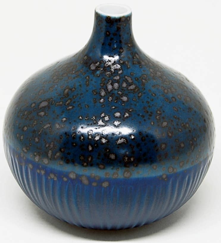 524ART20 CONGO TINY L-Handcrafted Porcelain Bud Vase