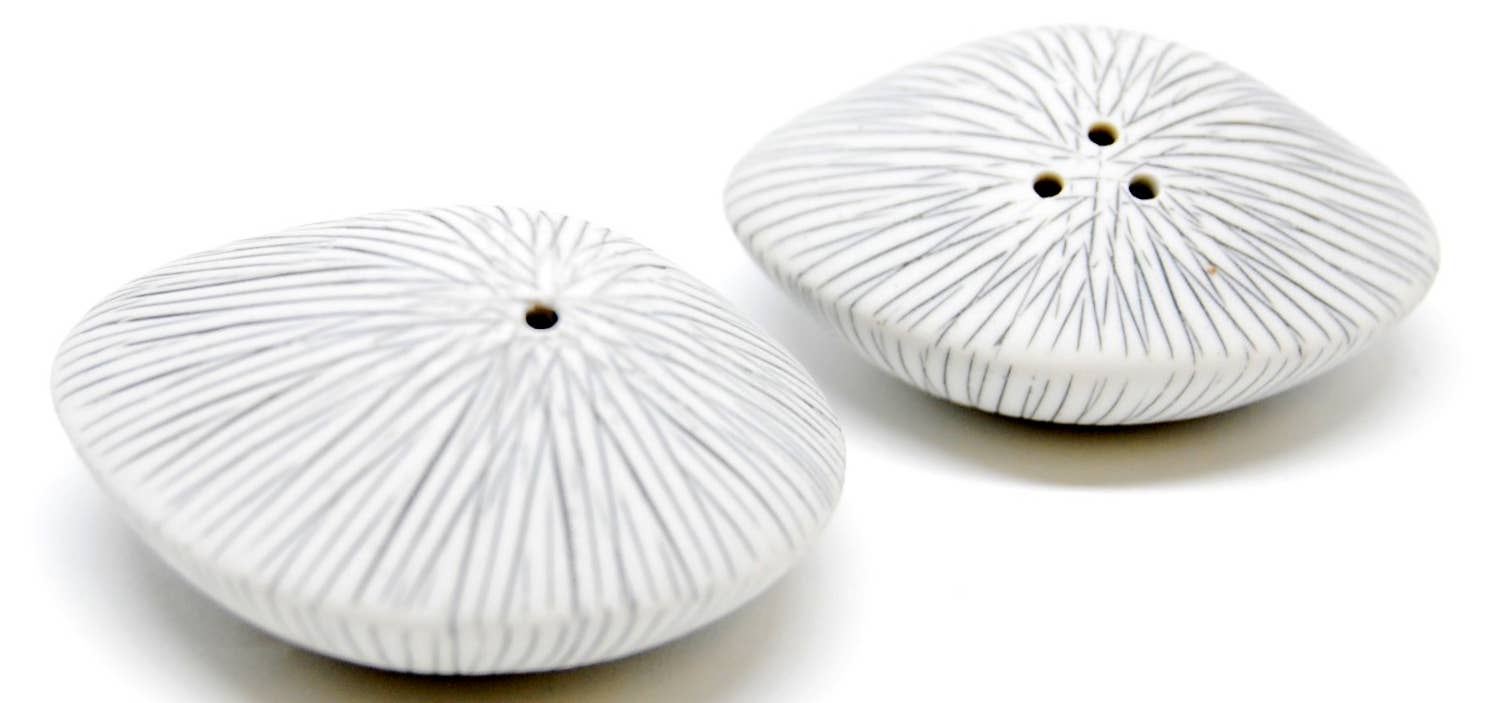 SP072W7 Sea Shell Handcrafted Porcelain Salt and Pepper Shaker Set